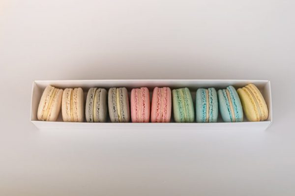 DELUXE MACARON GIFT BOX